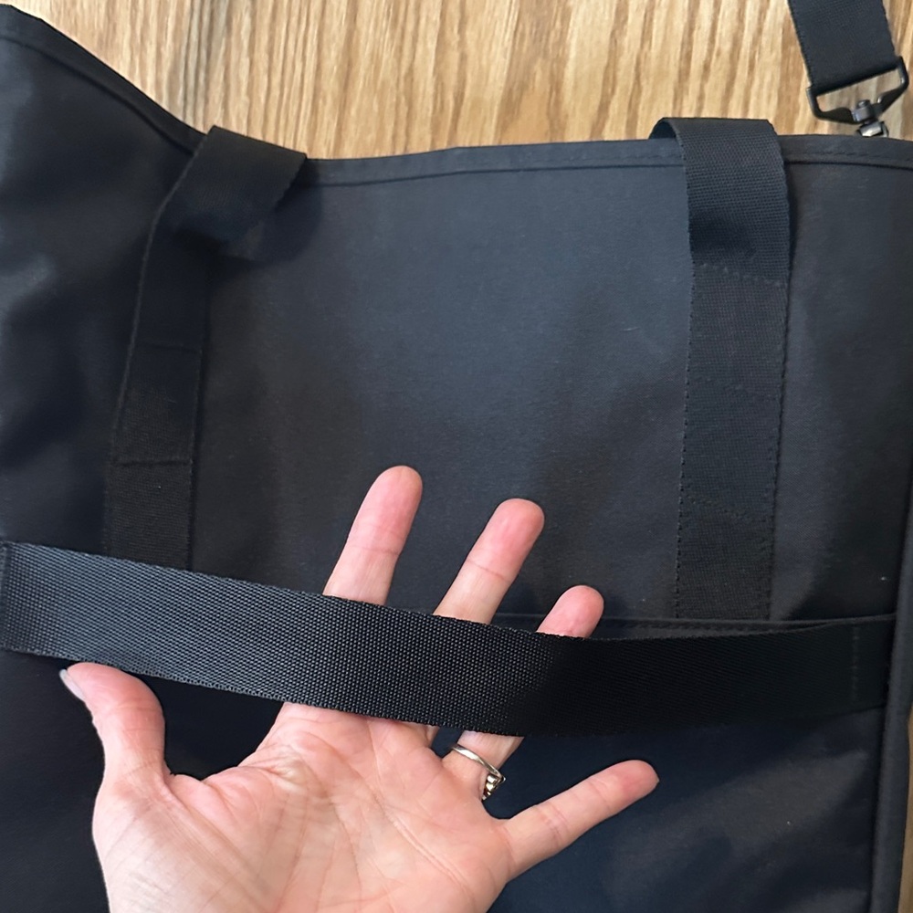 NWOT Coldwell Banker Tote / Laptop bag - Picture 6 of 8